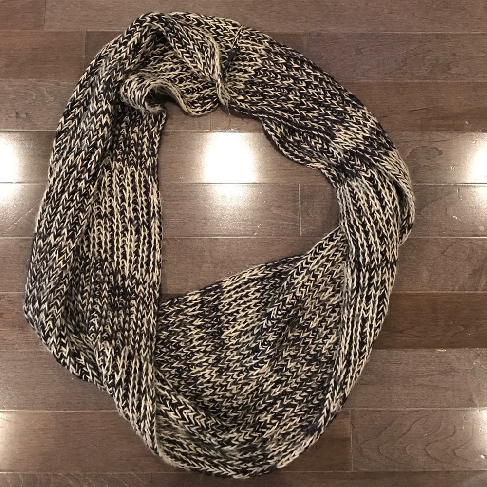 Infinity scarf - Picture 2 of 2