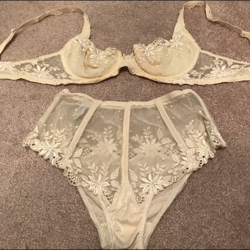 Le Donne bra and boy short size 2/34.