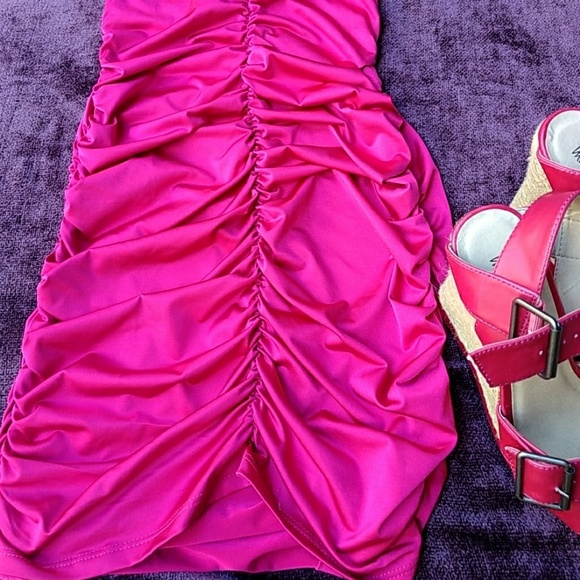 Fuschia Bodycon Dress - Picture 3 of 4