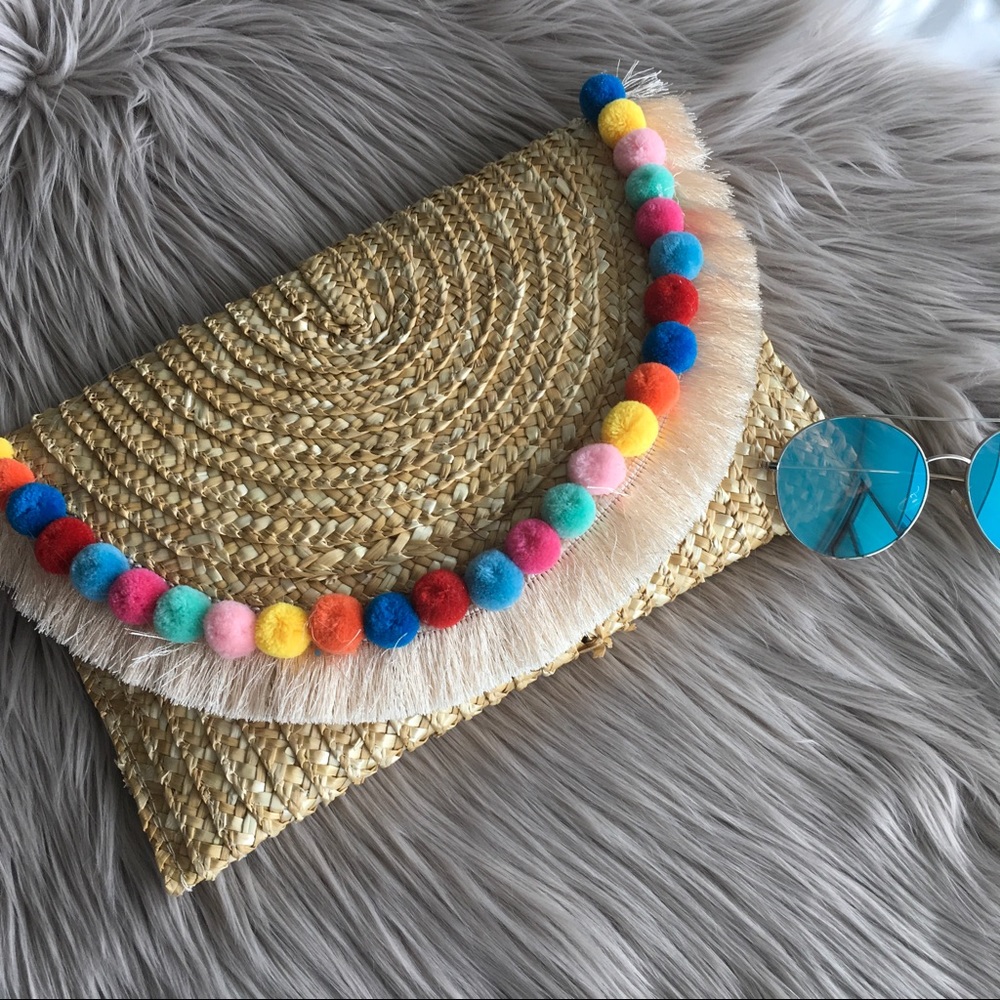✨LAST 1💫POM POM STRAW FRINGES CLUTCH - Picture 3 of 5