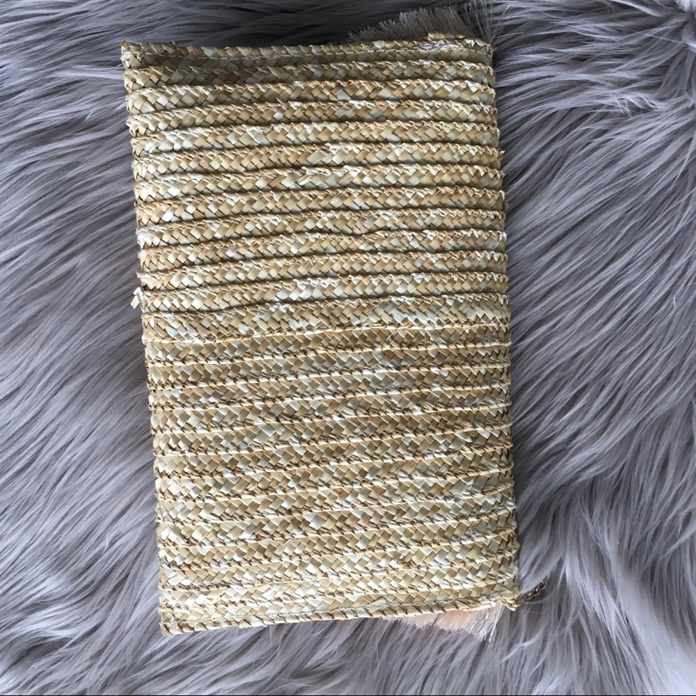 ✨LAST 1💫POM POM STRAW FRINGES CLUTCH - Picture 4 of 5