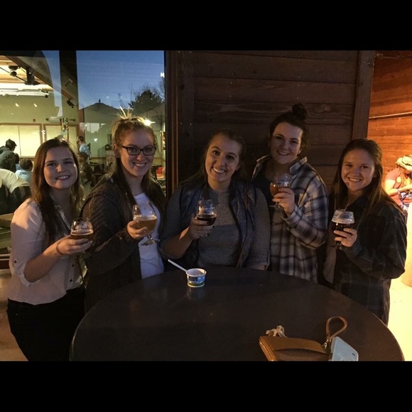 Meet the posher, Courtney! - Picture 2 of 3