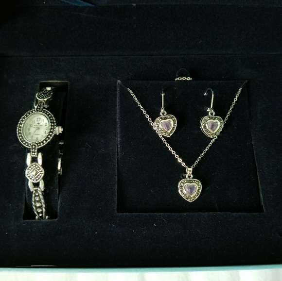 Set - Picture 1 of 2