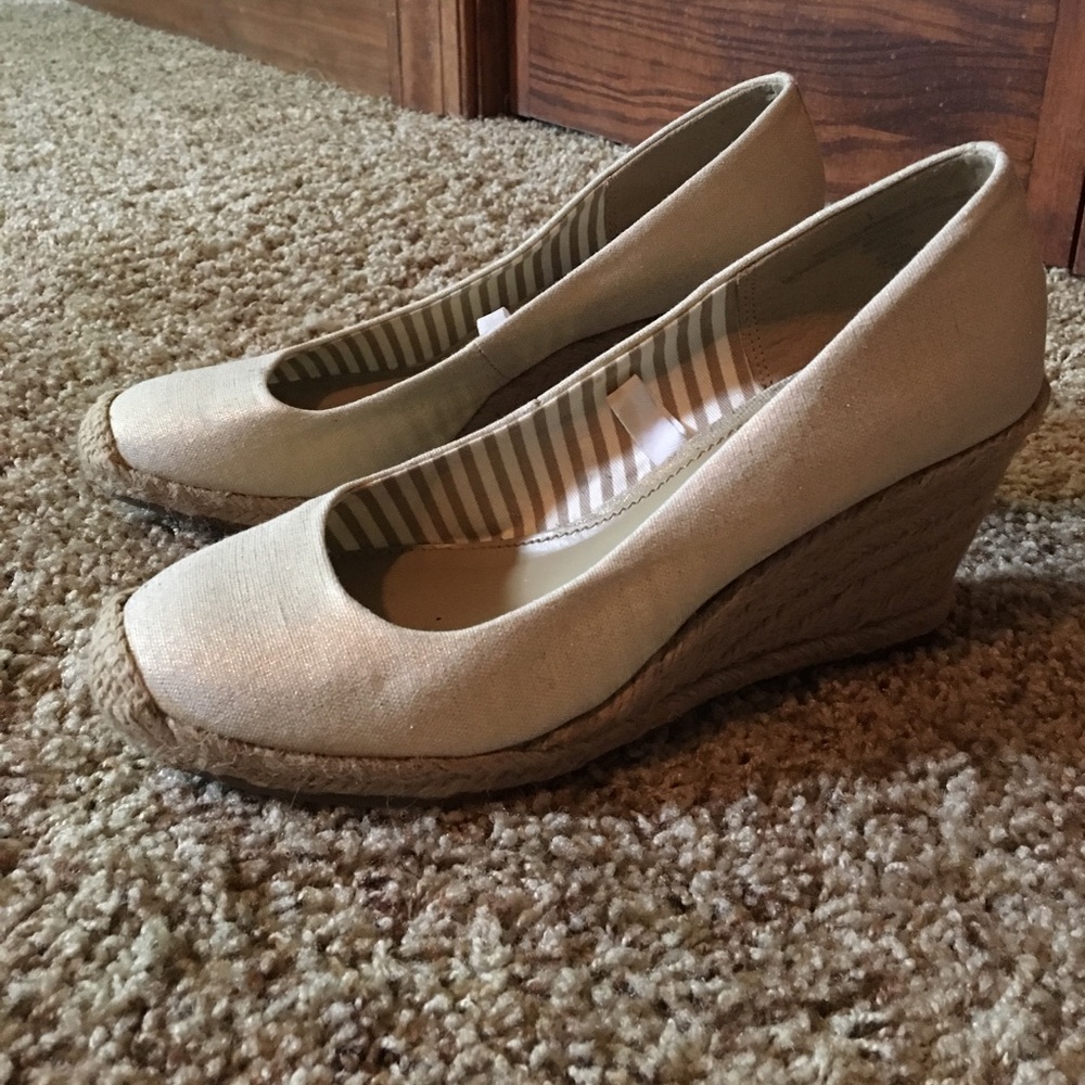 Womens wedge shoes