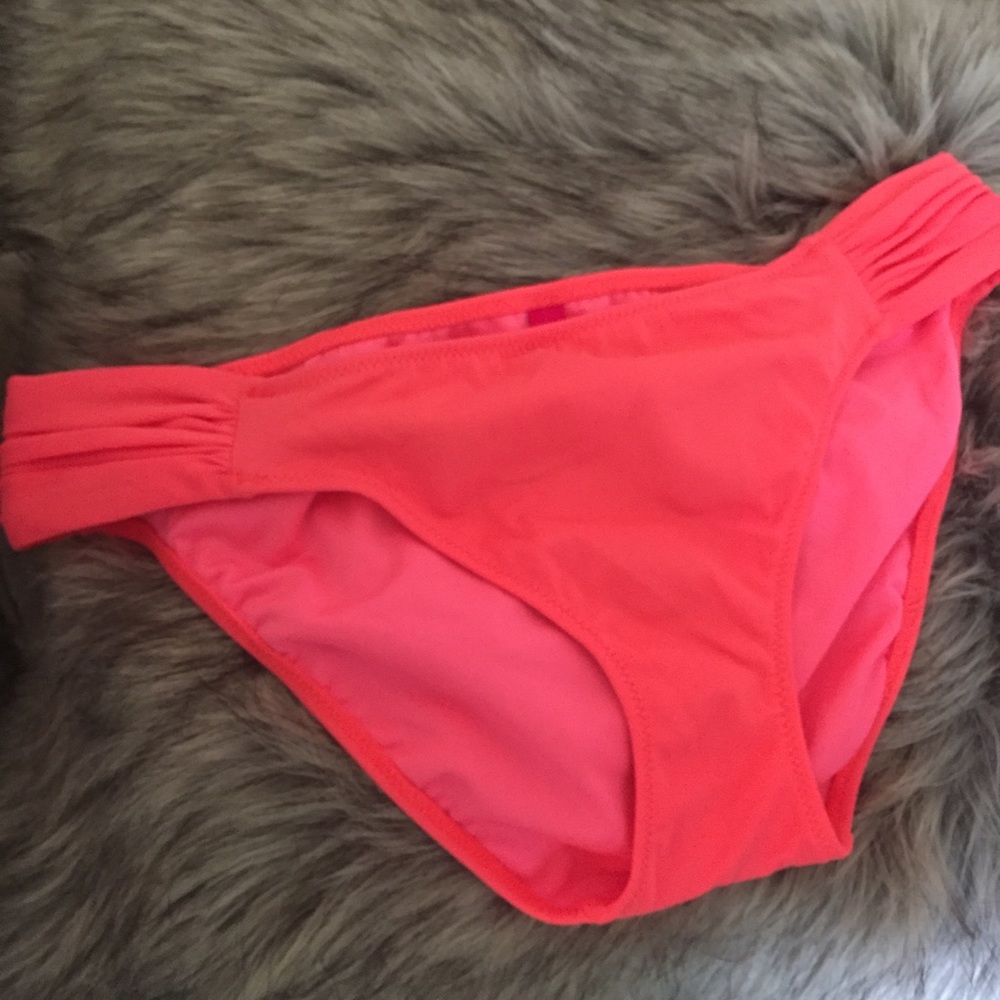 NWOT Victoria's Secret bikini bottoms- M