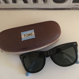 TOMS BLACK SUNGLASSES