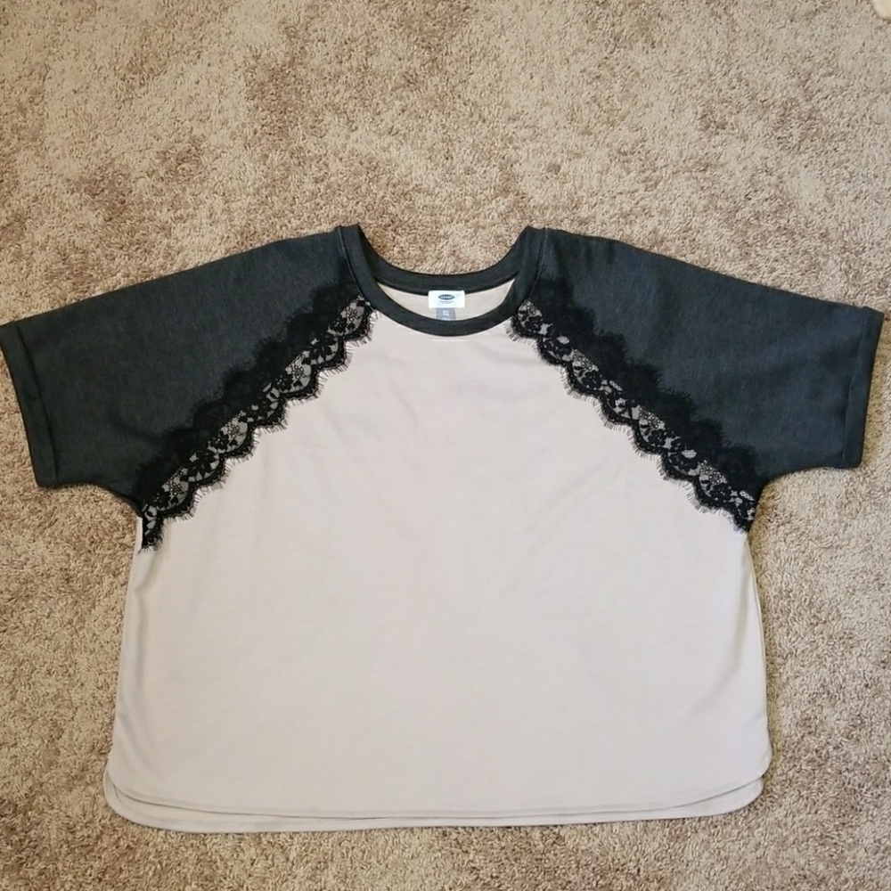 Light mauve top with grey sleeves.