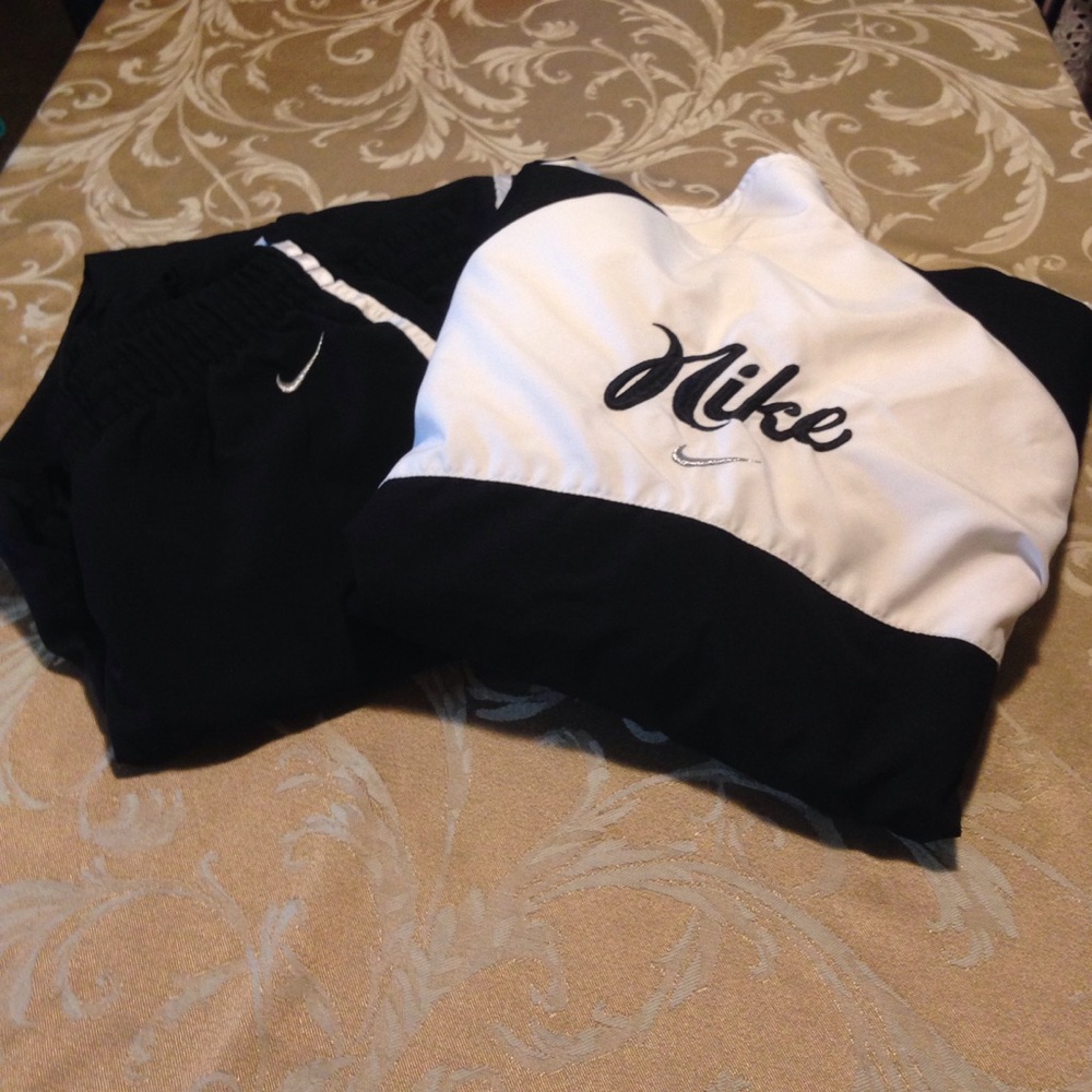 Vintage Nike Track Suit Top & Bottoms - SizeM
