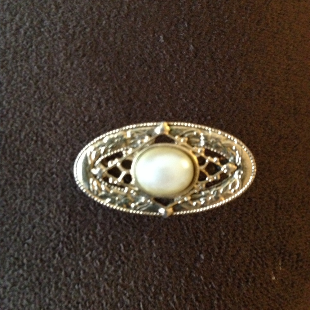 ❤ Pearl Broach - Faux