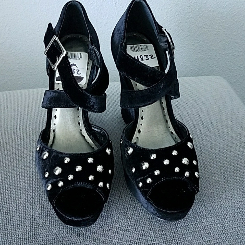BCBG Girls Velvet Wedges - Picture 2 of 3