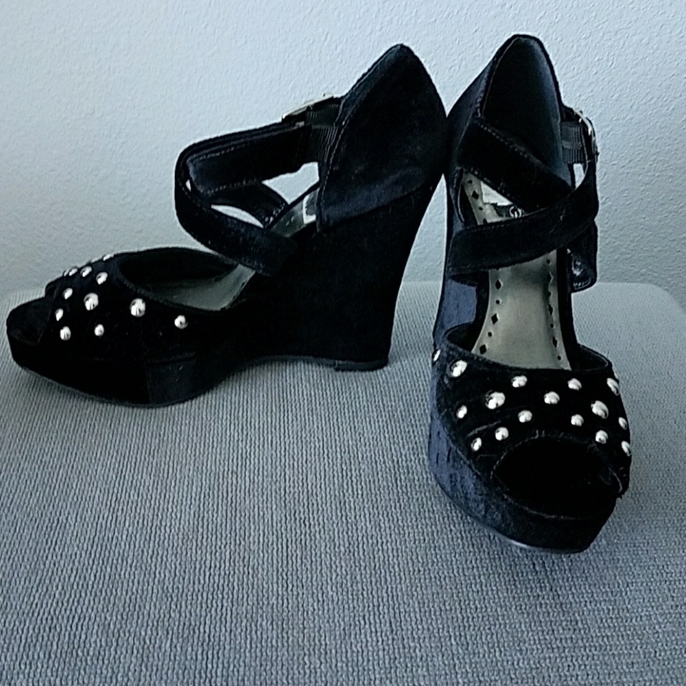 BCBG Girls Velvet Wedges - Picture 3 of 3