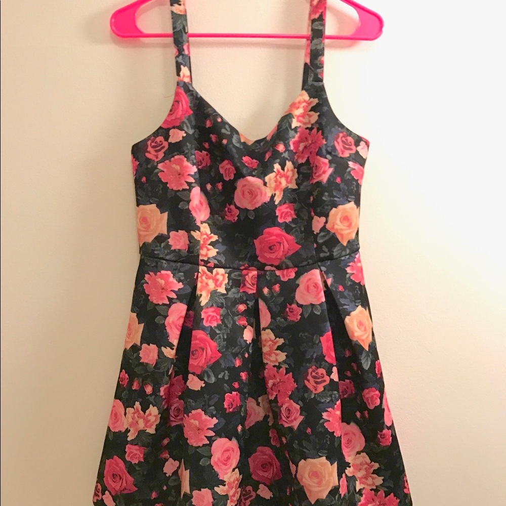 Forever 21 Floral scuba dress super cute summer