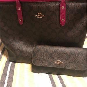 Authentic coach purse and wallet to match