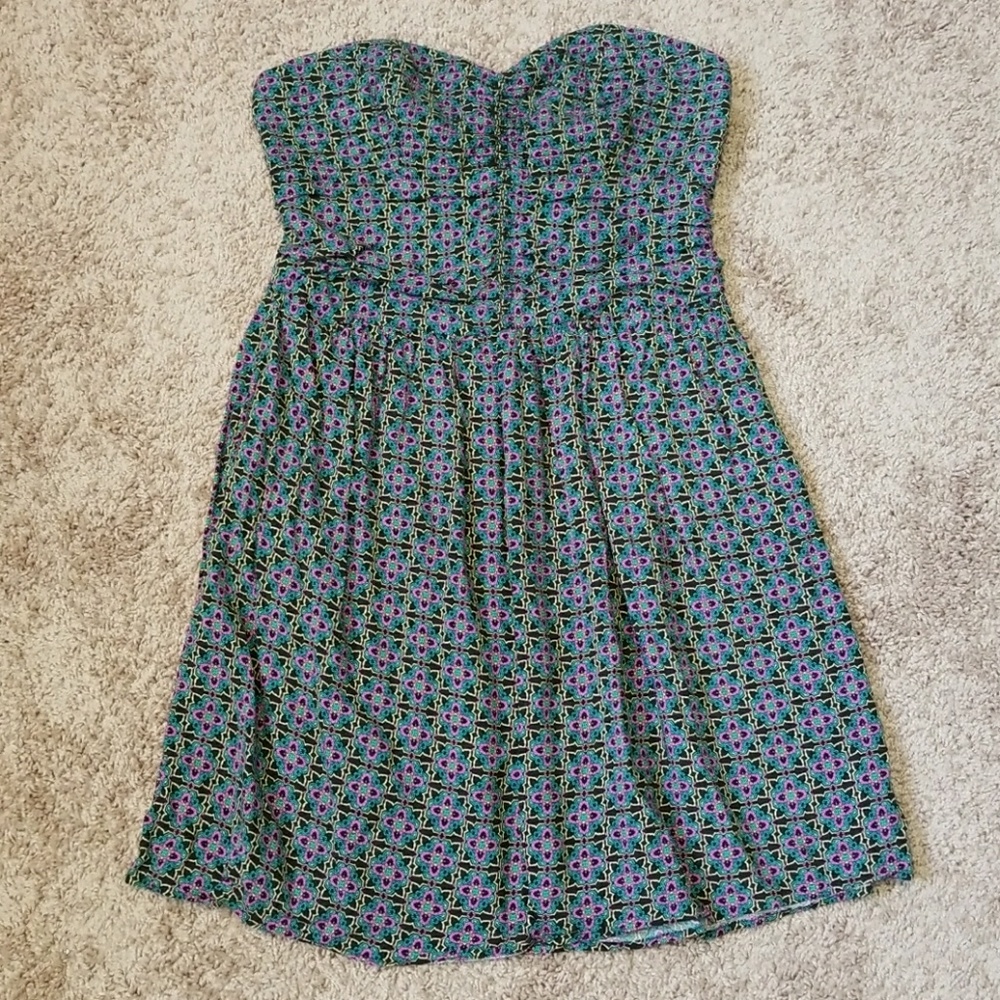 Strapless dress with gorgeous pattern.