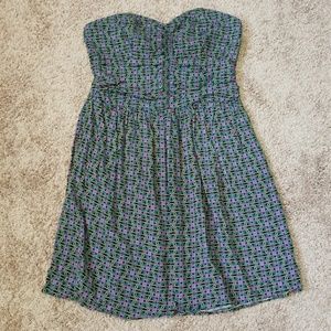 Strapless dress with gorgeous pattern.