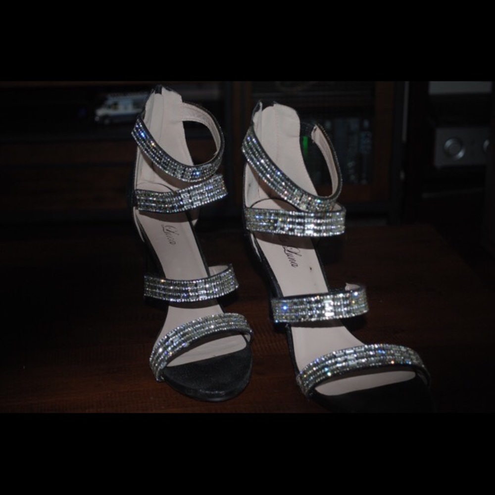 Bella Luna black  heels w/ rhinestone straps SZ 11