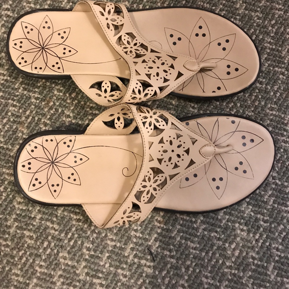 Sandals size 8