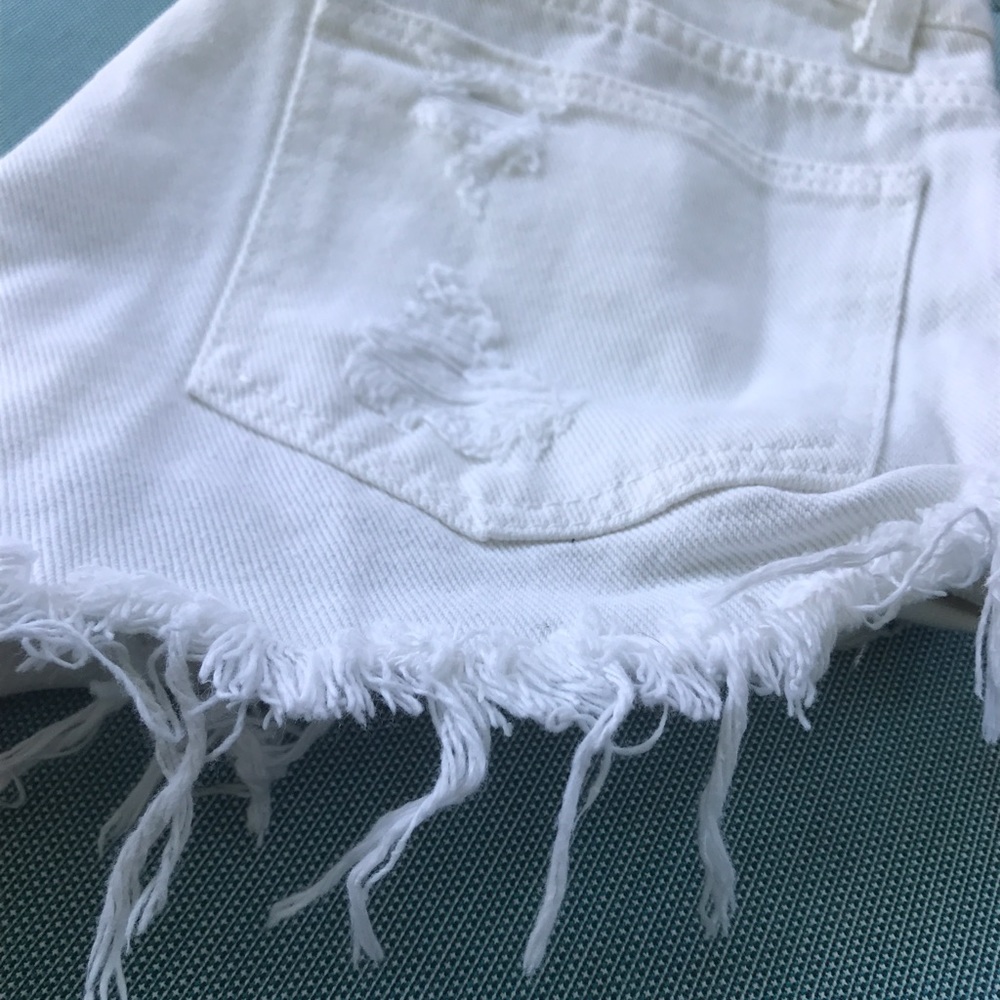 Distressed Denim cut off shorts - Picture 4 of 8
