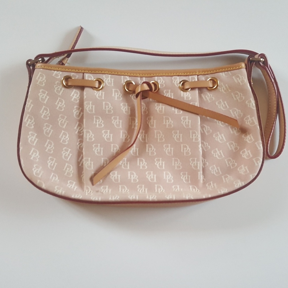 Zipped Tassel Top Shoulder Bag & Wristlet