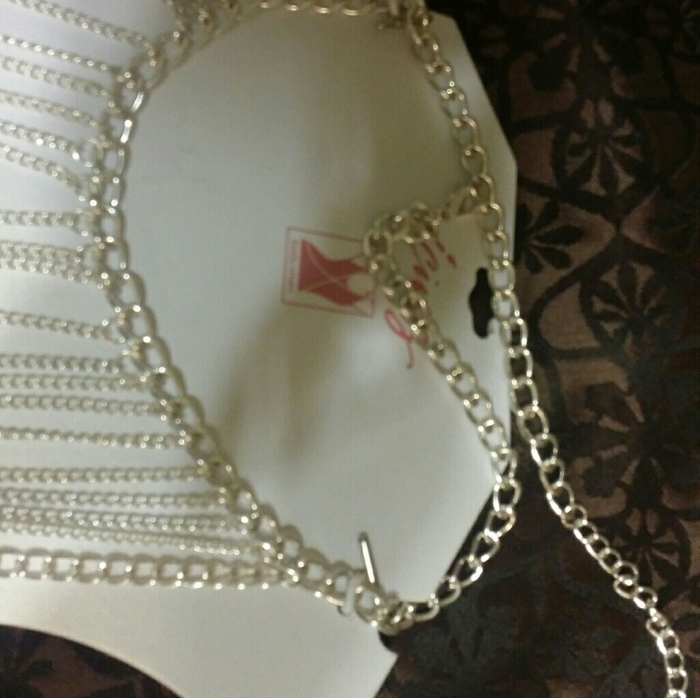 Nice accessory neckles and belt same time