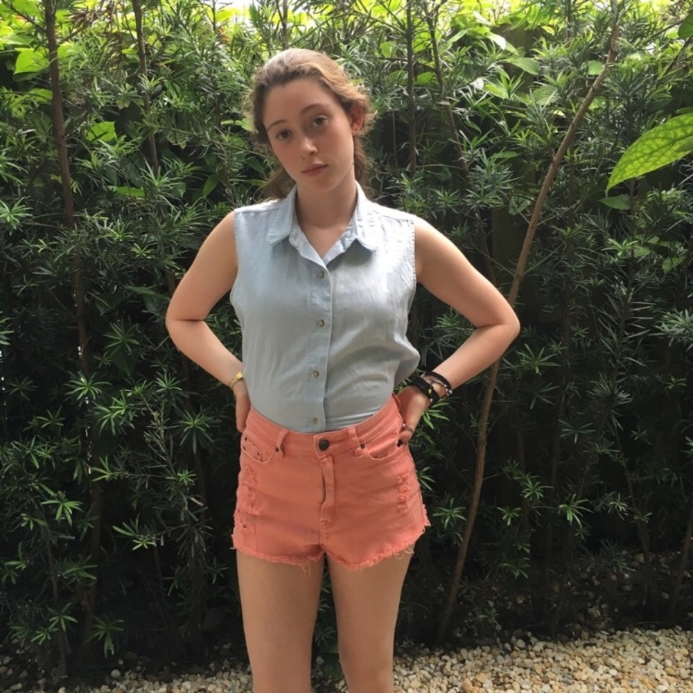 BDG coral high waisted cheeky shorts!! 🐽🔆