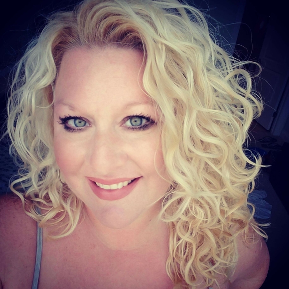 Meet your Posher, Tracie - Picture 1 of 1