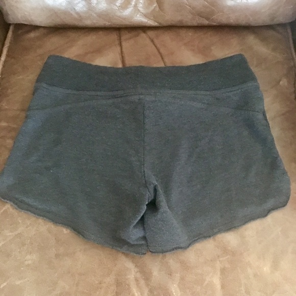 Looking for green apple bamboo yoga shorts - Picture 3 of 4