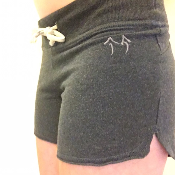 Looking for green apple bamboo yoga shorts - Picture 4 of 4