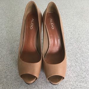 Aldo Peep toe Pumps Sz. 9,5 European 40