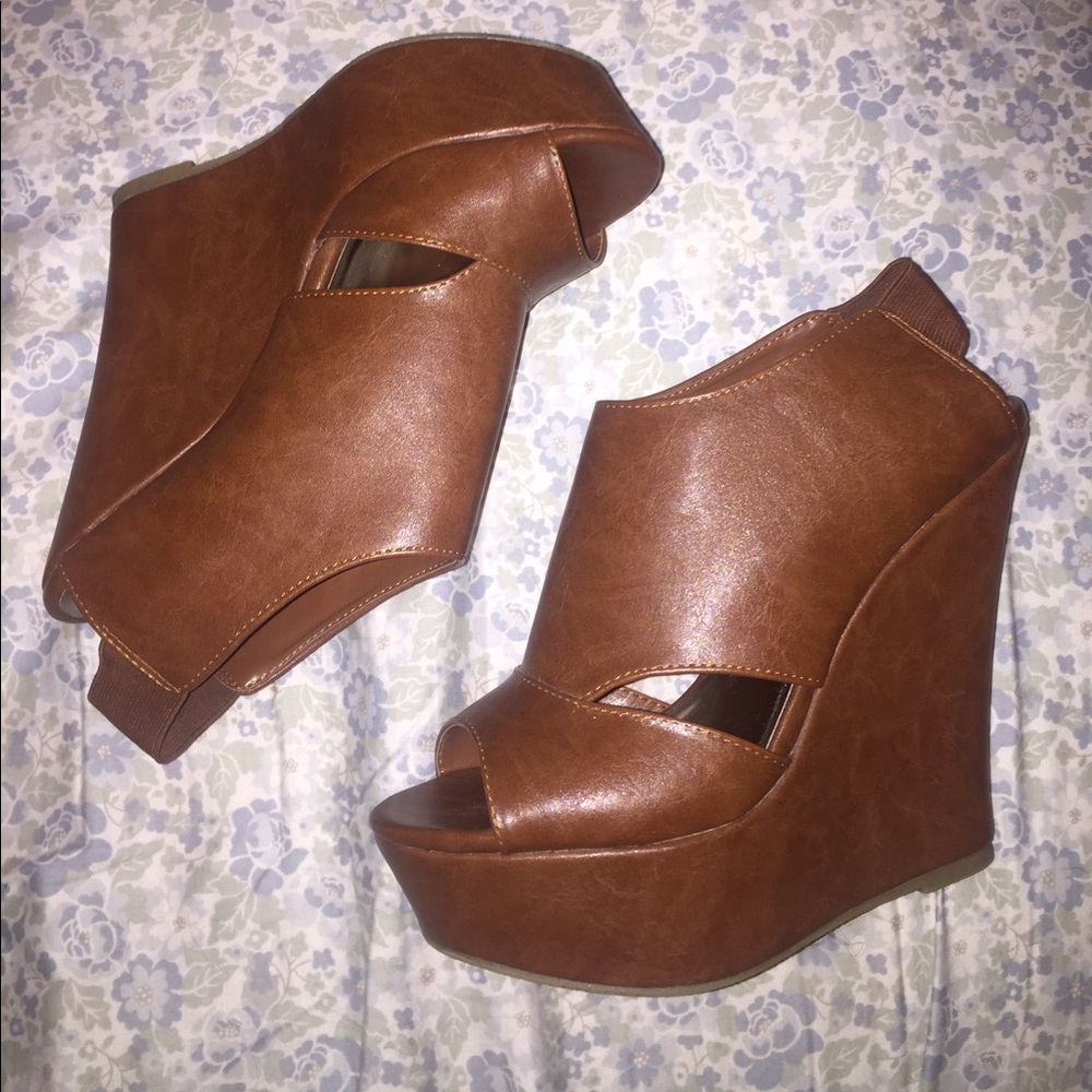 Madden Girl Wedges NWOT
