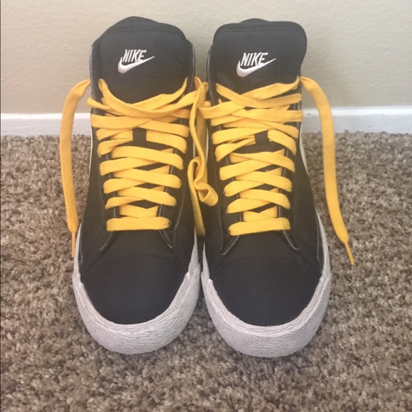 Nike high tops - Picture 1 of 4