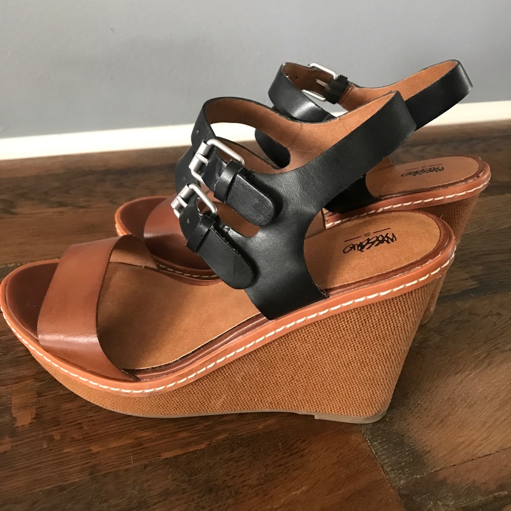 Ladies Two-tone Wedge Sandal