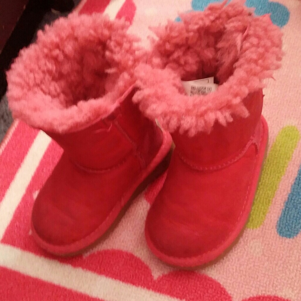 Toddler size 6 uggs Bailey bow