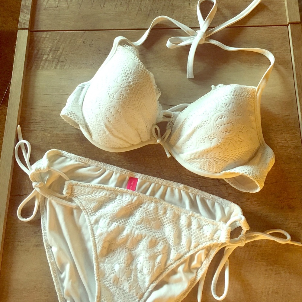 White VS bikini☀️