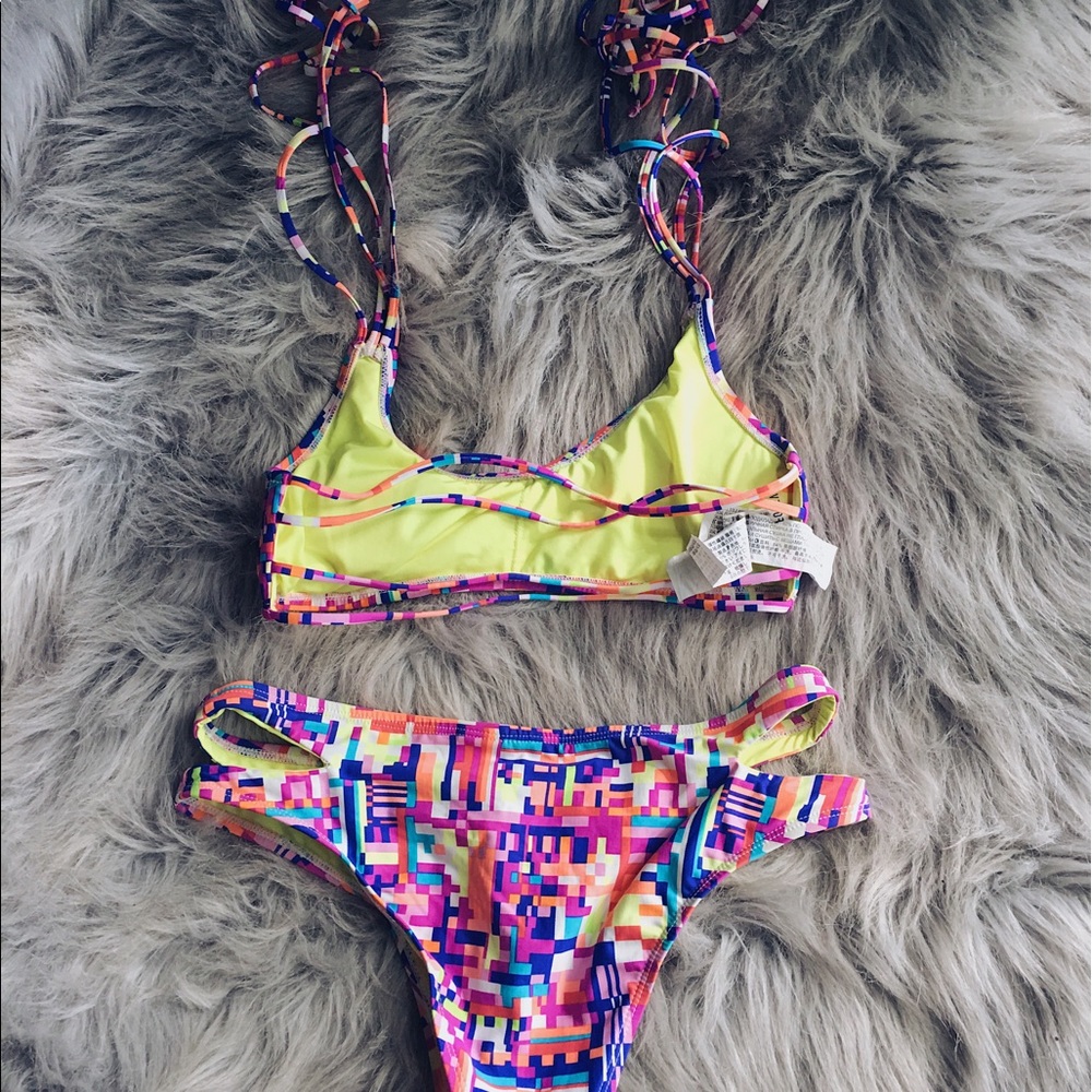 🍡🍬Abstract Bikini Set🍬🍡 - Picture 2 of 5