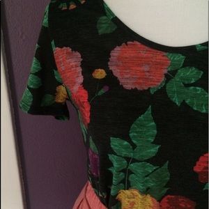 Classic - T Small LulaRoe Shirt