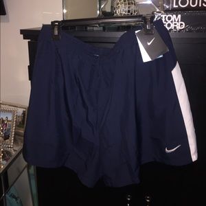 Woman's Nike Navy Blue XXL dri fit shorts BNWT