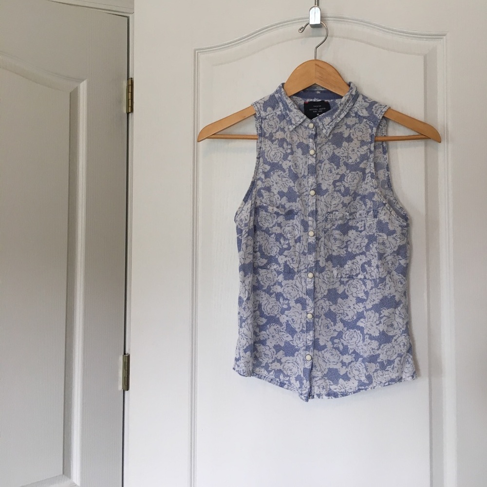 collared sleeveless button down