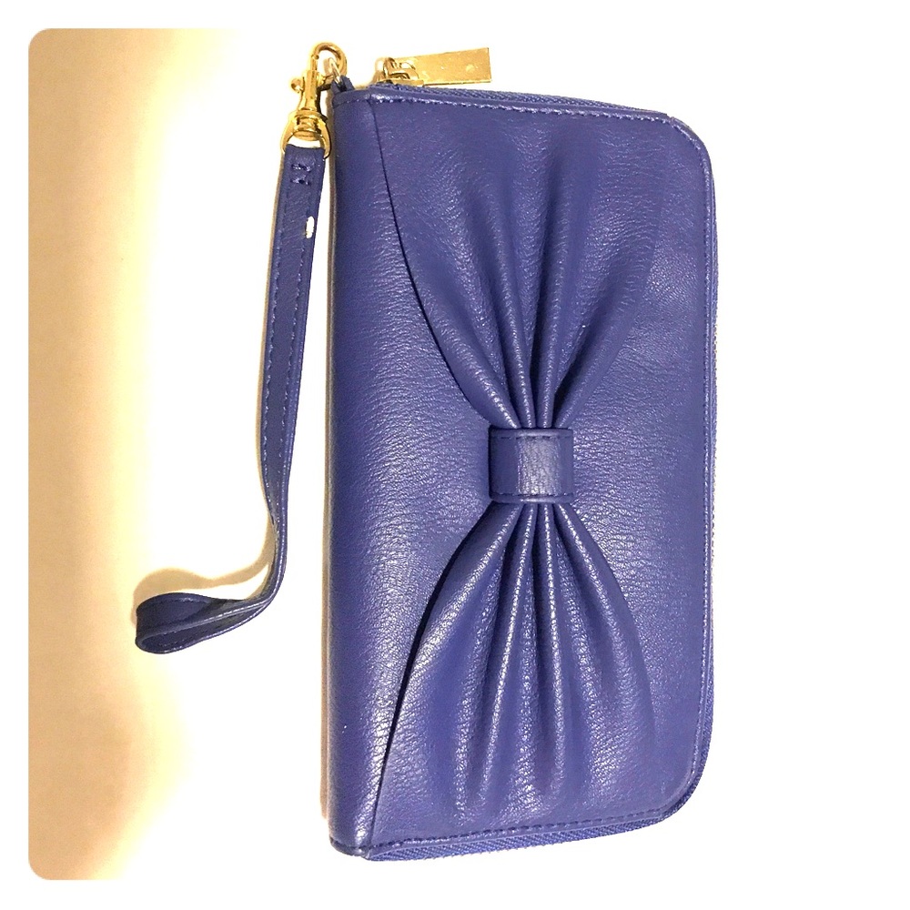 Blue clutch