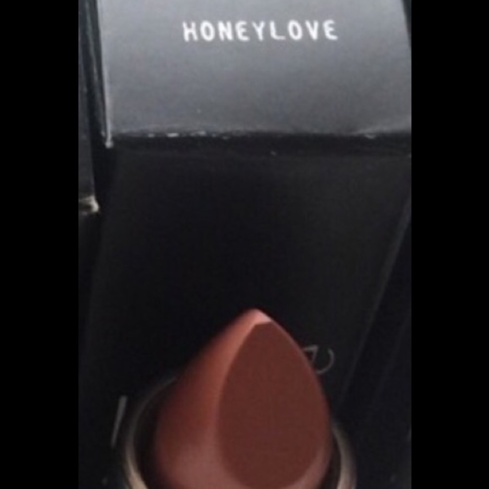 💕💄💋 NEW Authentic MAC "Honeylove" lipstick
