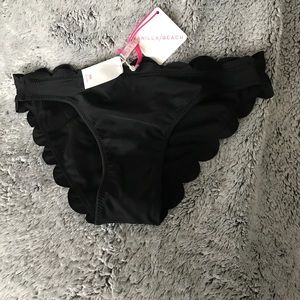 Scalloped bikini bottom