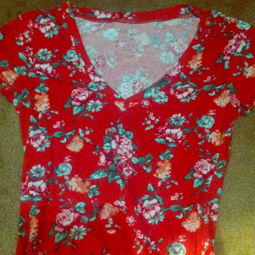 Floral Wet seal tee