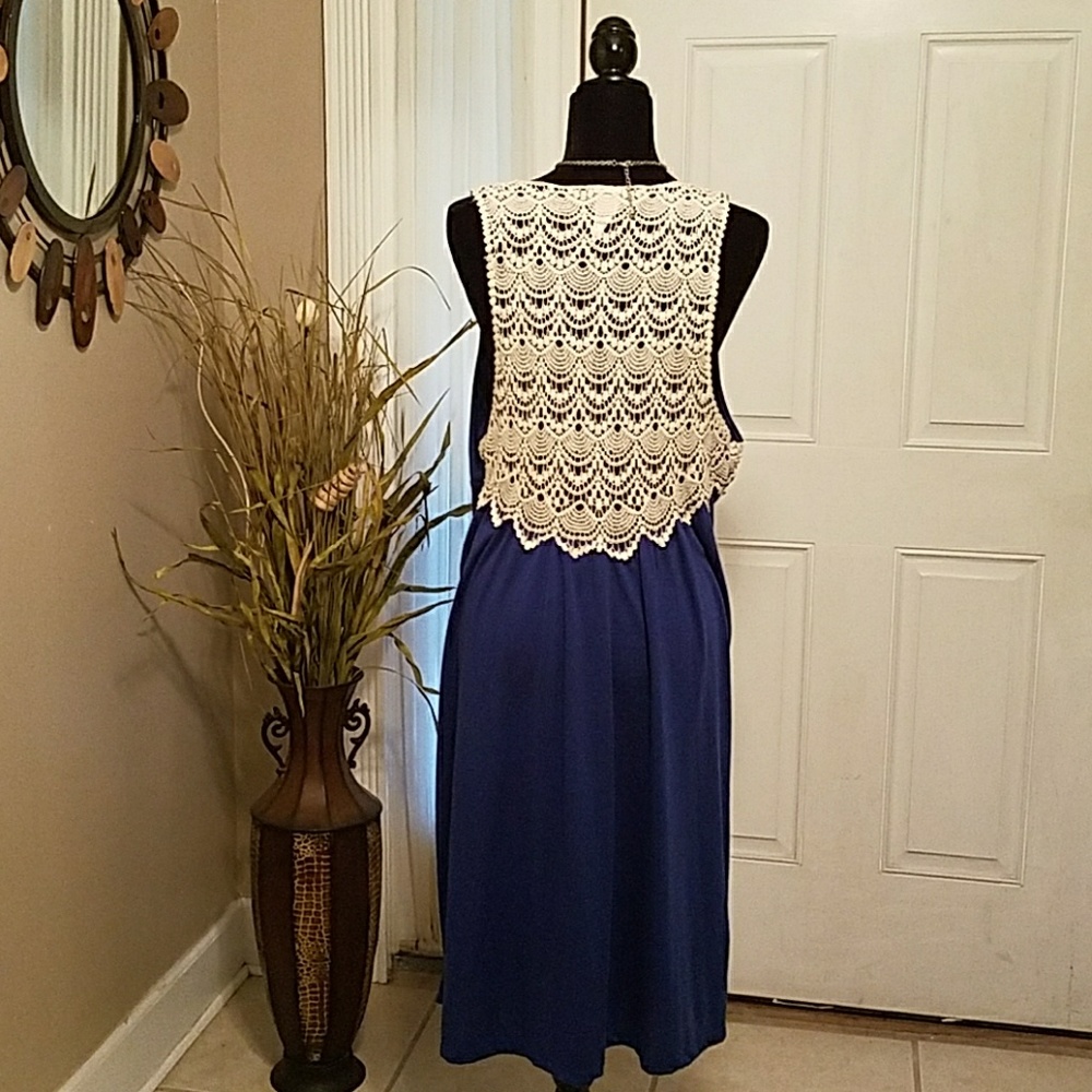 Dress - Picture 3 of 3
