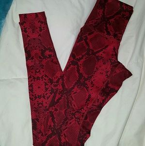 Lululemon High rise. Snake print. New