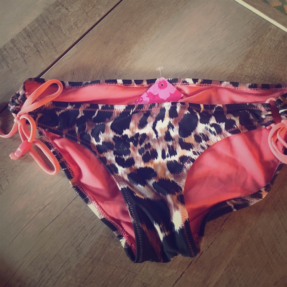 Leopard bikini bottoms