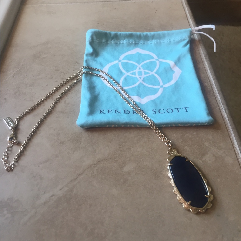Kendra Scott necklace