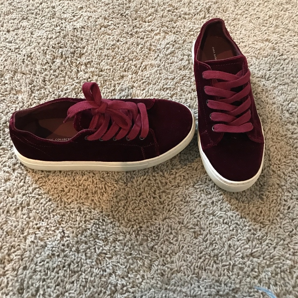 Velvet maroon Zara sneaker