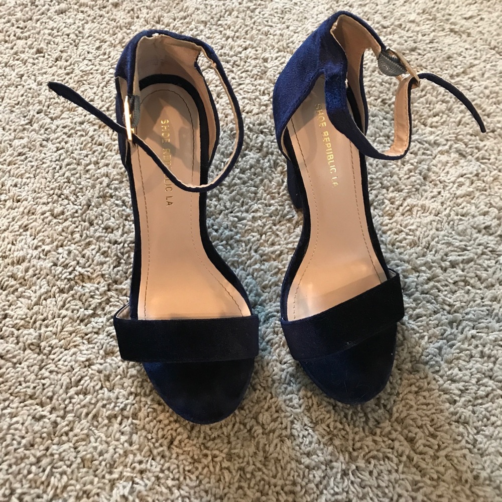Blue velvet heels