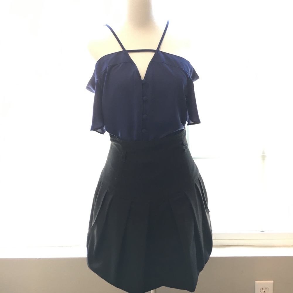 Black halo pleated skirt with pockets