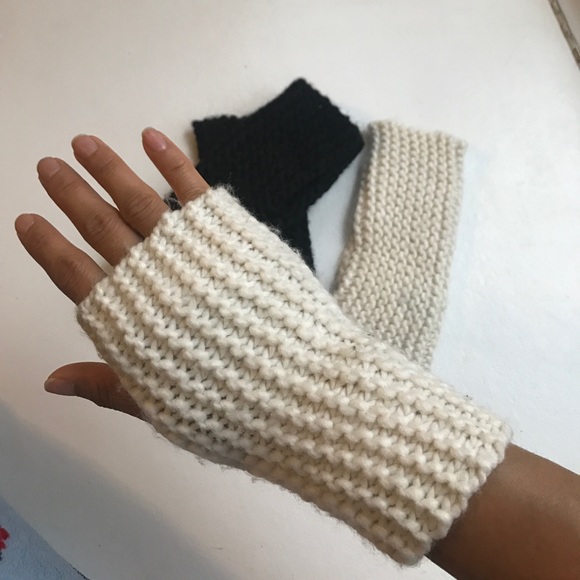 2 pairs Knit Gloves - Picture 1 of 4